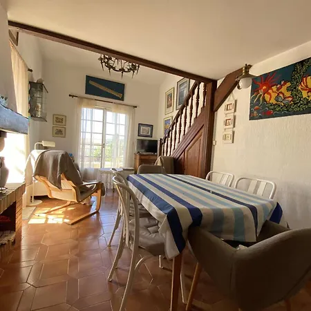 Apartment Avec Mezzanine Proche De La Place Du Village